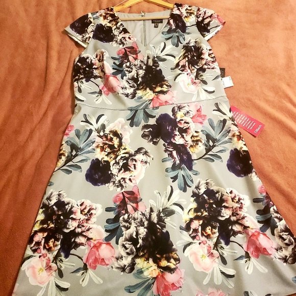 Andrianna Papell Floral Dress size 18 NWT - Picture 7 of 7